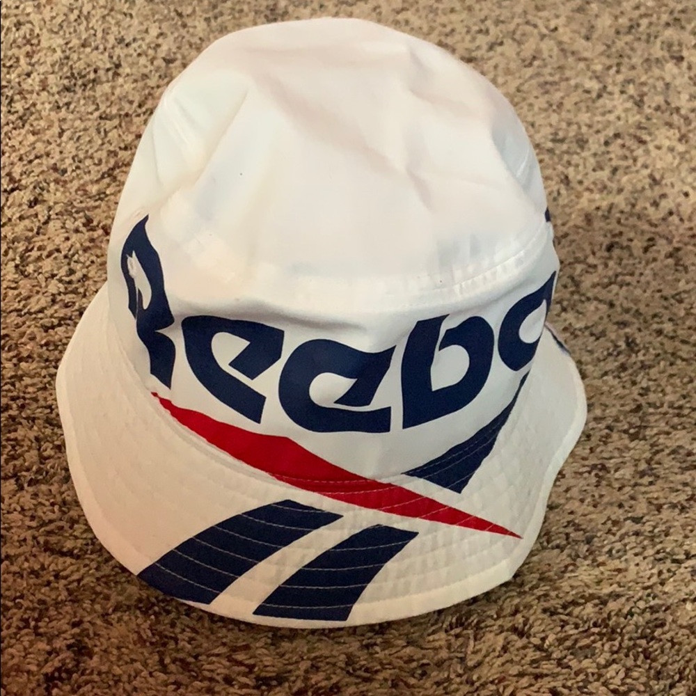 Bucket hat